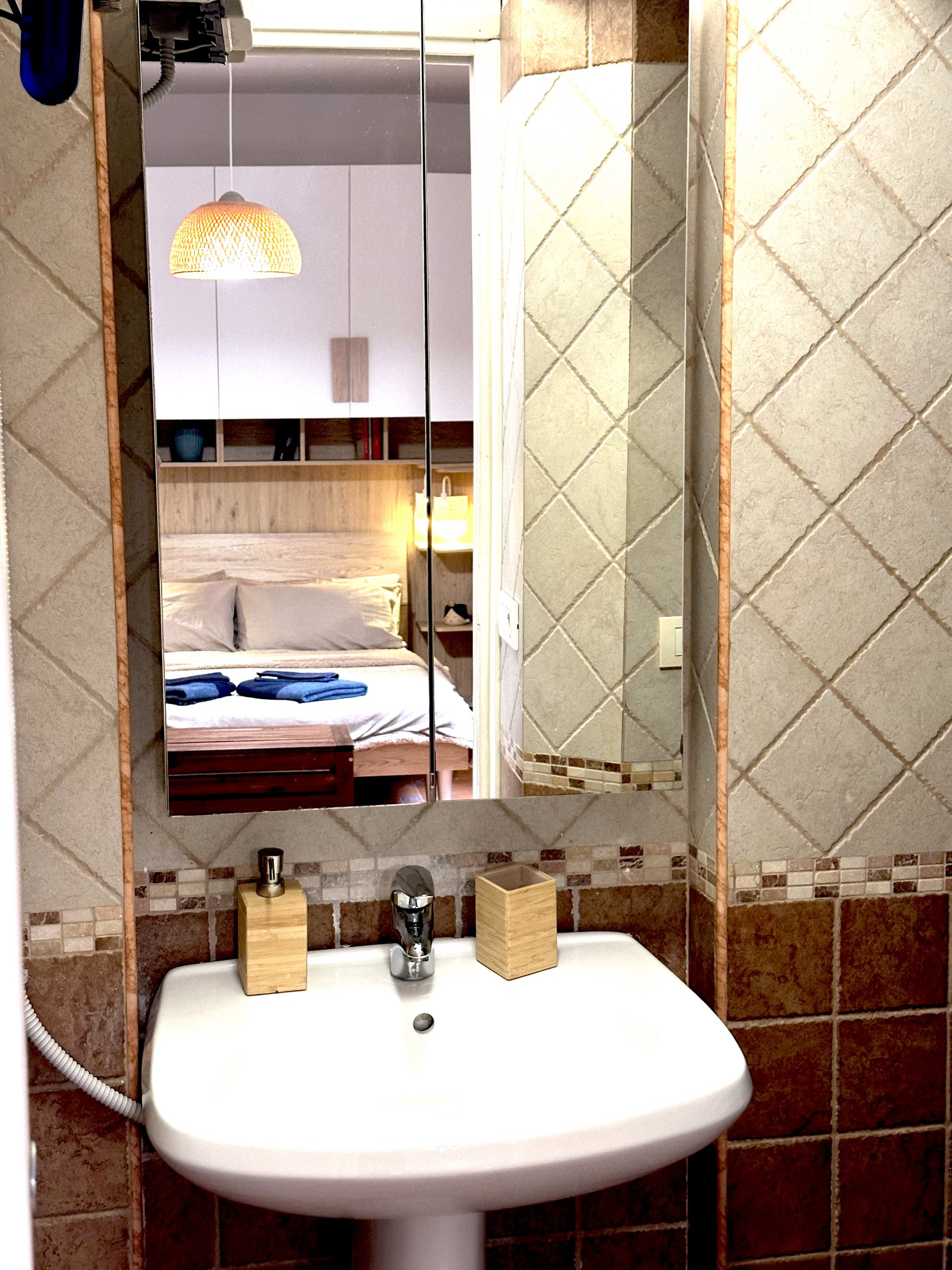 services-img Lavandino Bagno Casa Madre Scaled